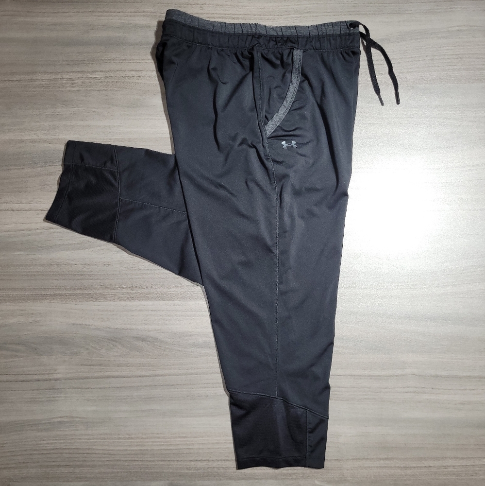 Under Armour HeatGear Women's XS Black Loose Fit Got Game Sport Crop Pant A1